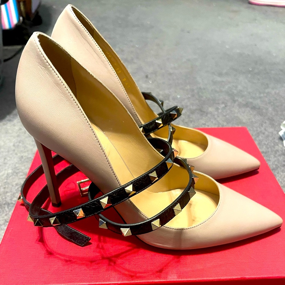 Valentino Garavani Tan Rockstud Pumps. *Only worn once*